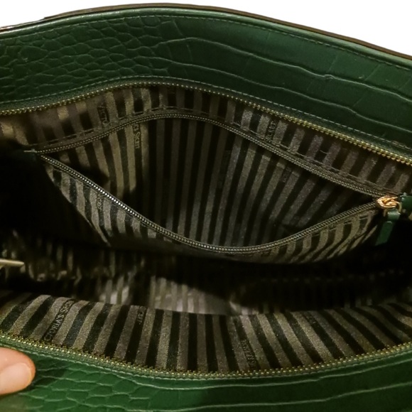 EUC Victoria’s Secret Green Croc Embossed Everywhere Tote Bag with beautiful zip - Picture 4 of 4